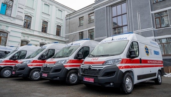 МОЗ у межах ініціативи «Рятуємо життя» отримало 50 реанімобілів