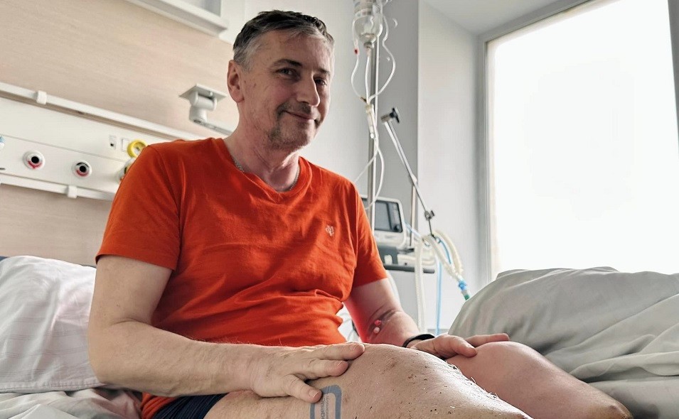 У центрі "Незламні" вперше в історії української медицини пацієнтові вживили протез прямо в кістку