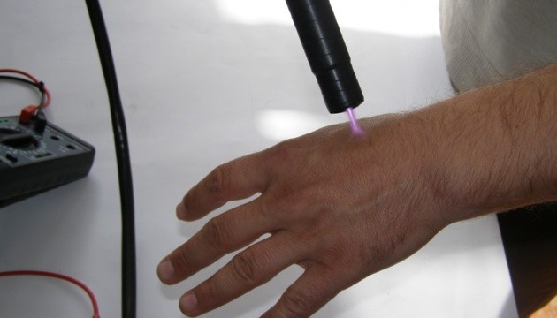 В Україні розробляють генератор холодної плазми, який допоможе лікувати рани