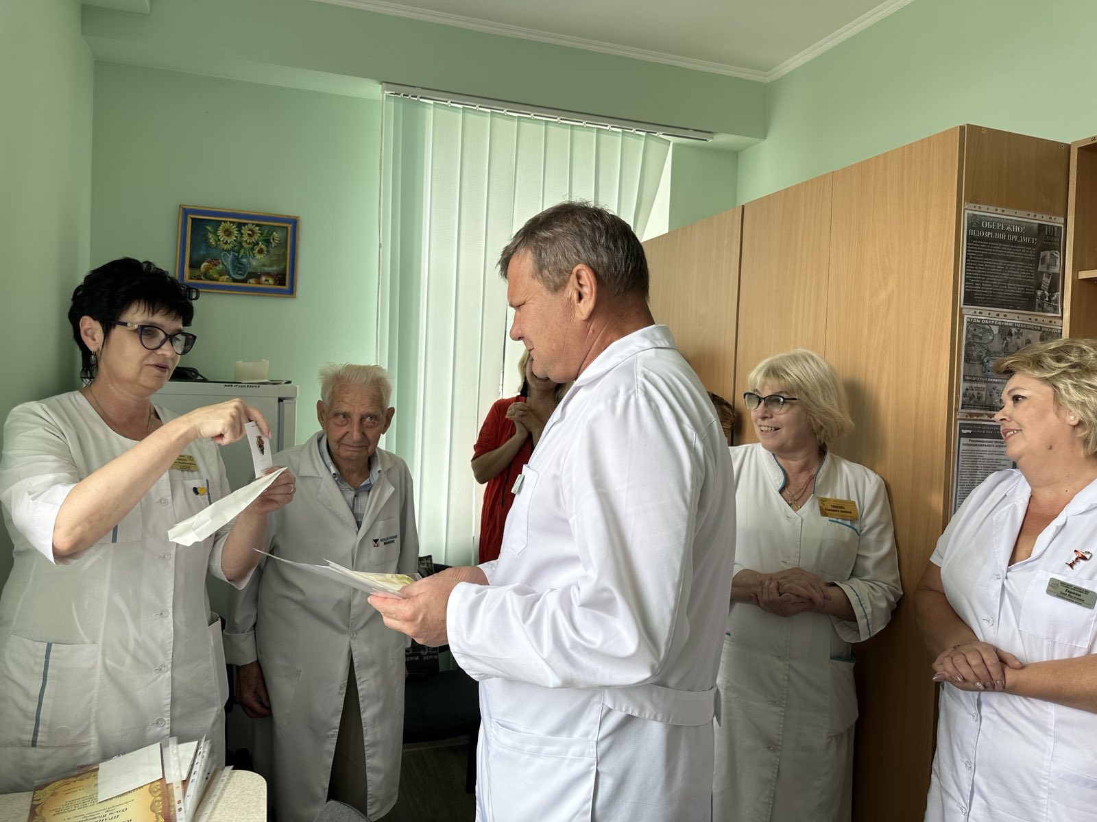 Відповідно до Указу Президента України № 327/2023 від 13.06.23р. офіційно День медичного працівника відзначається 27 липня