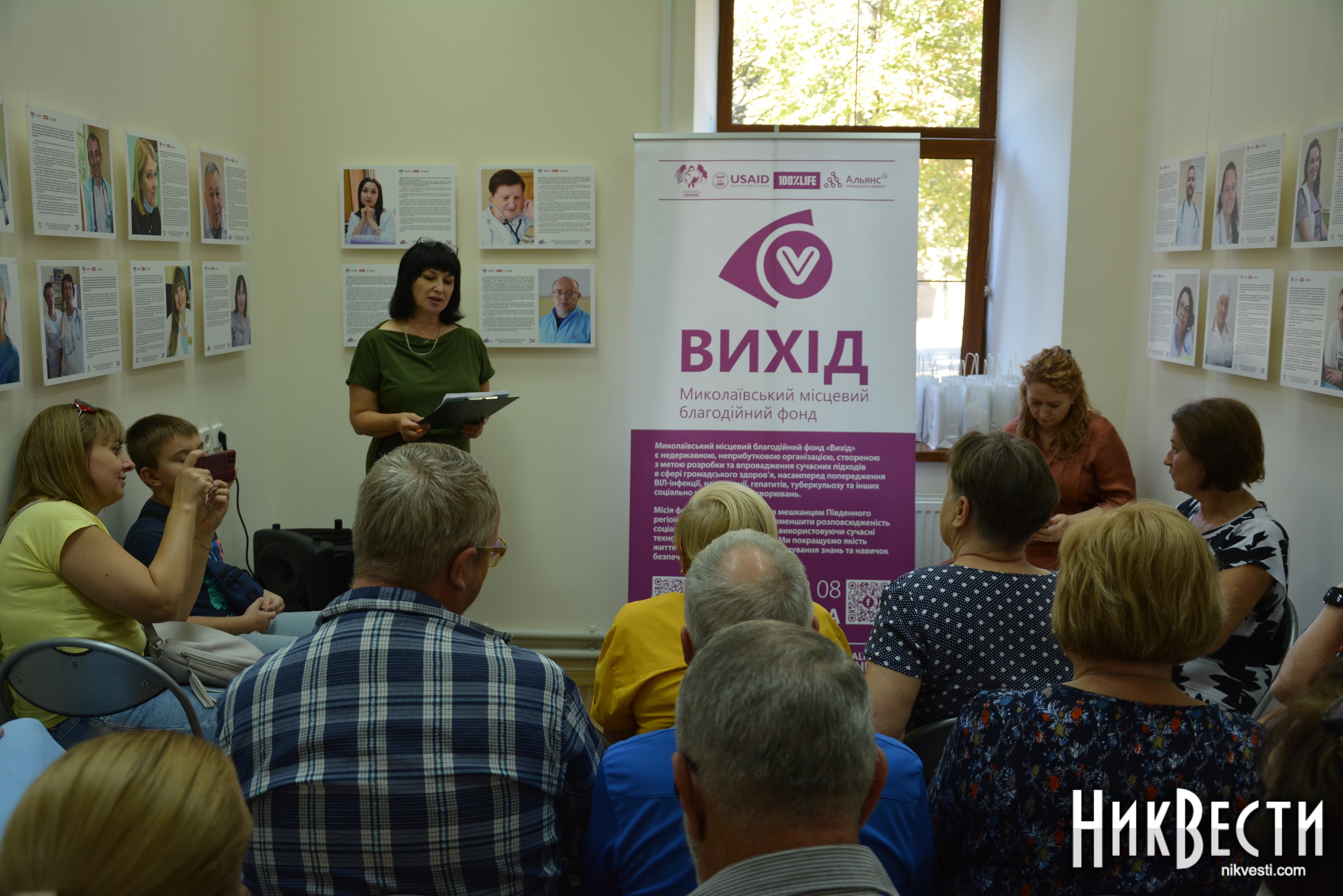 «Шануємо лікарів»: у Миколаєві відкрили фотовиставку на честь медичних працівників