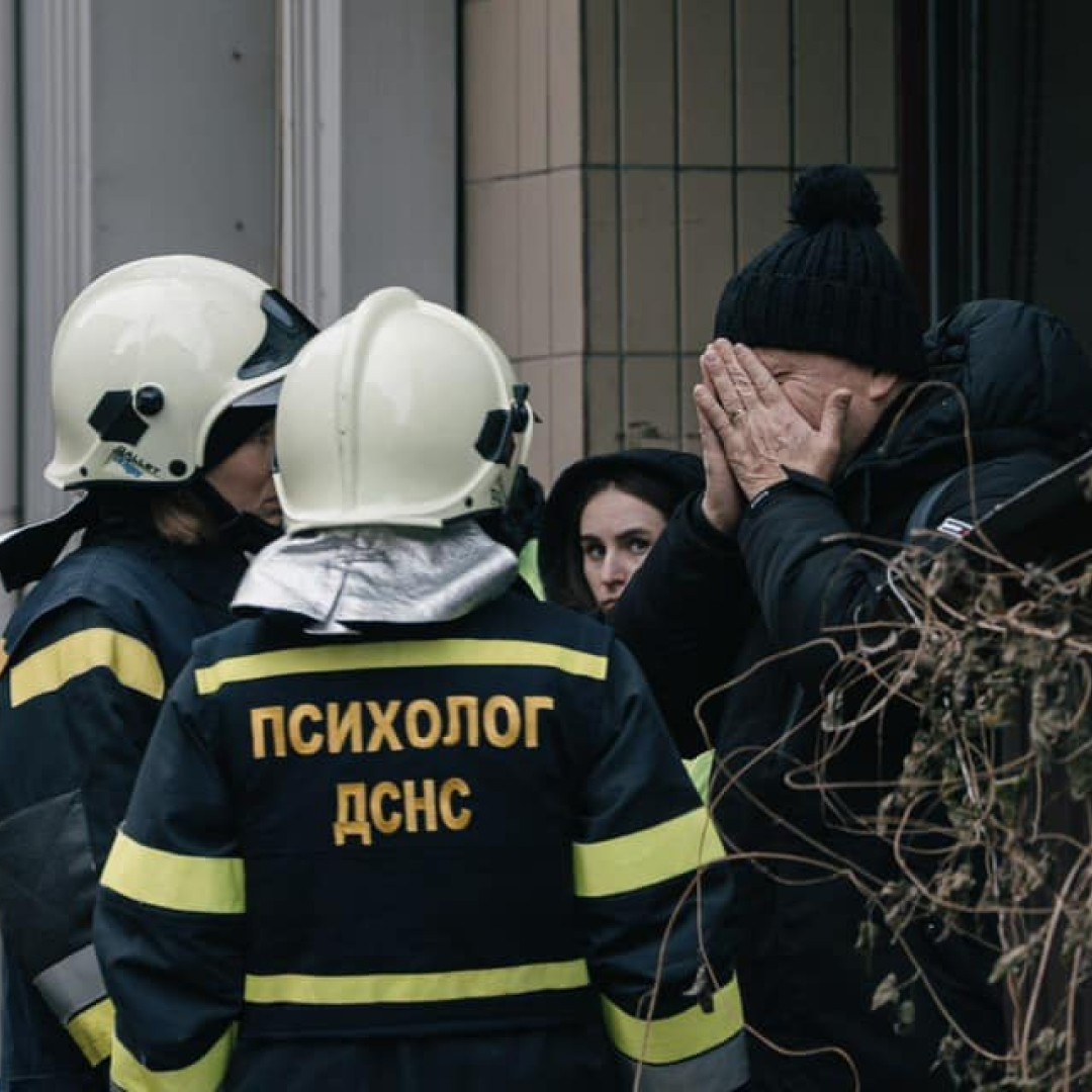 Коли трапляється лихо, вони перші поспішають на допомогу