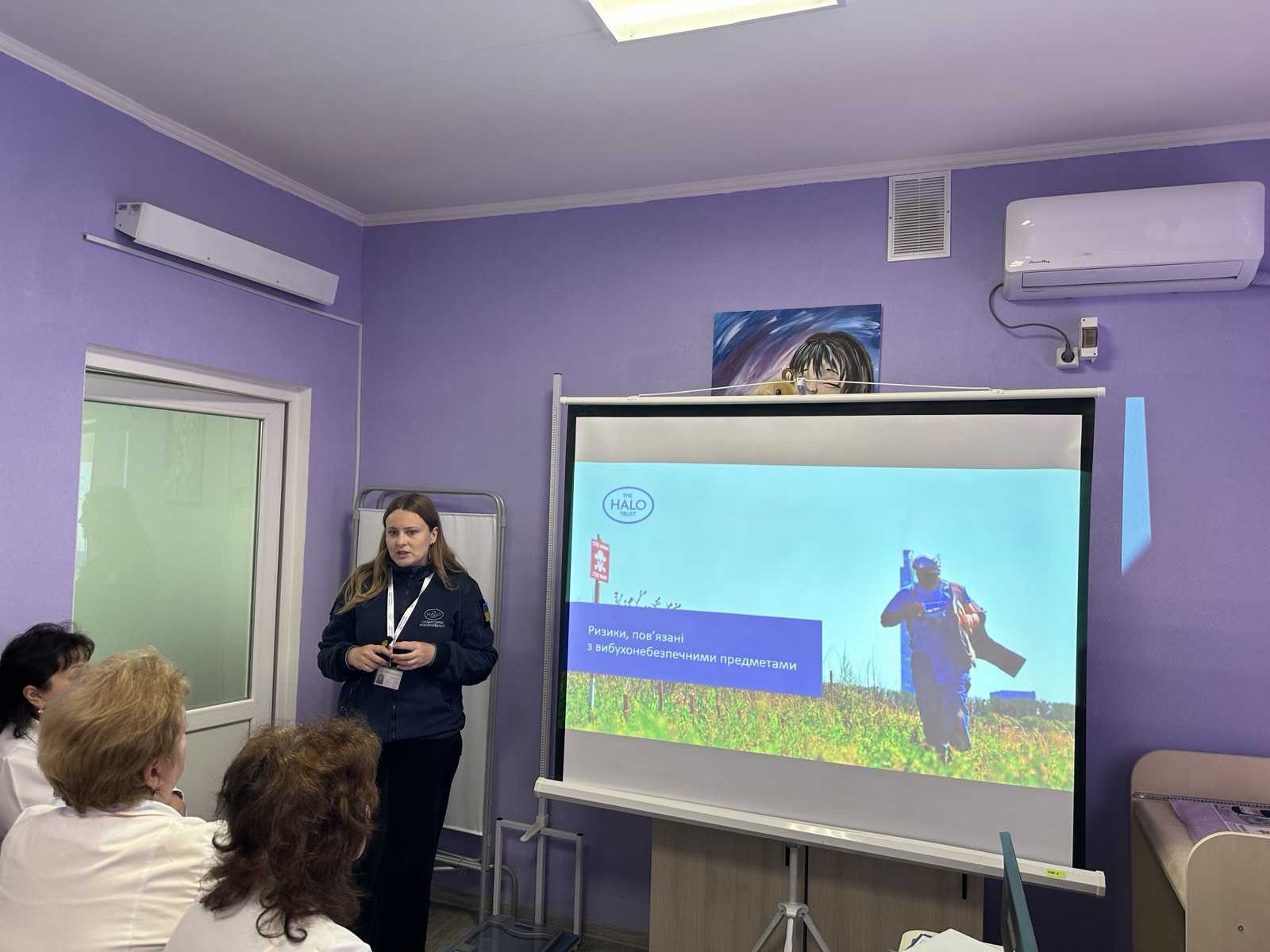 Продовжуються заняття з персоналом з приводу мінної небезпеки