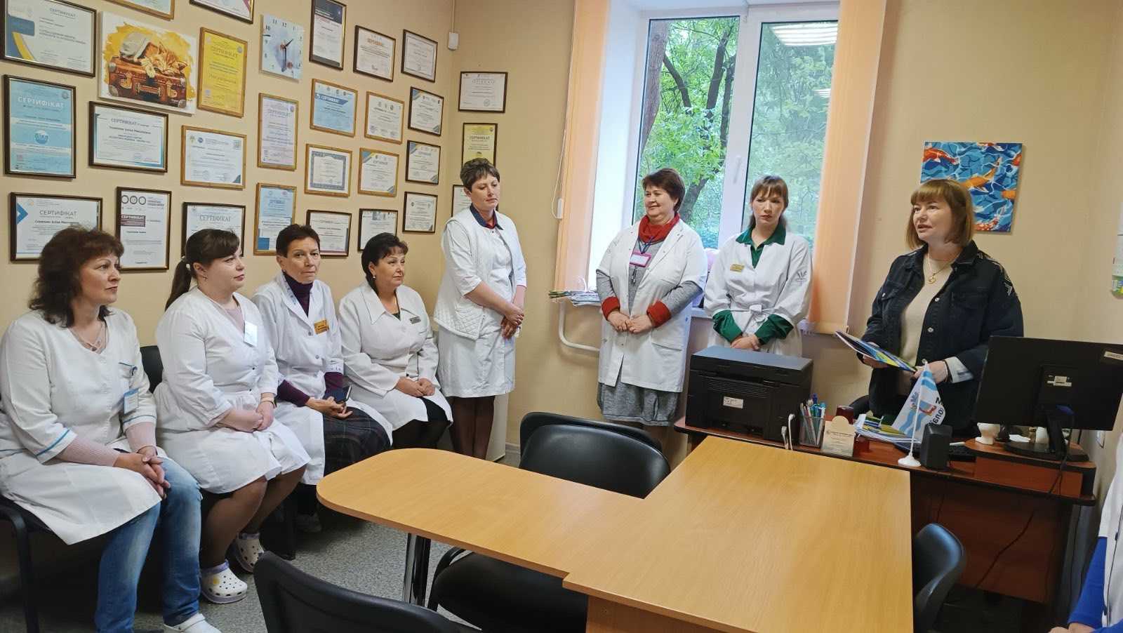 Адміністрація закладу вітає з професійним святом медичних сестер !